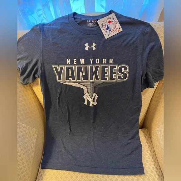 UNDER ARMOUR New York Yankees Size Small Loose Fit NWT - Picture 1 of 4